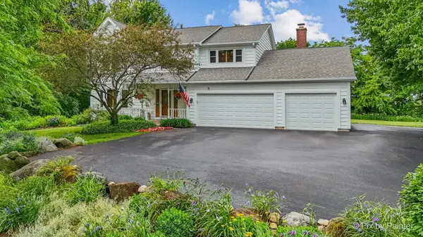 9901 Fox Bluff LN, Spring Grove, IL 60081