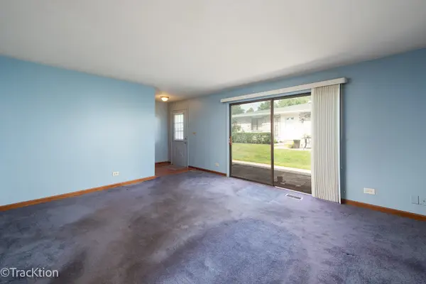 124 Fairlane CT #C, Bloomingdale, IL 60108