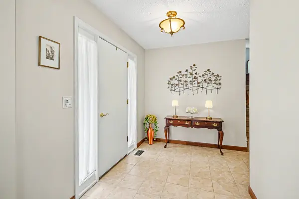 23W311 Edgewood CT, Glen Ellyn, IL 60137