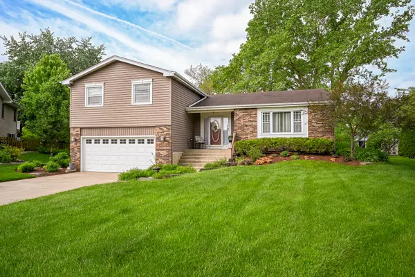 23W311 Edgewood CT, Glen Ellyn, IL 60137