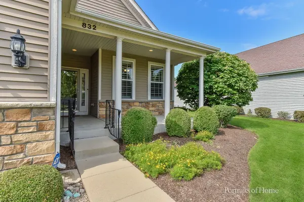 832 Colchester DR, Oswego, IL 60543