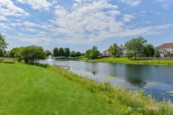 832 Colchester DR, Oswego, IL 60543