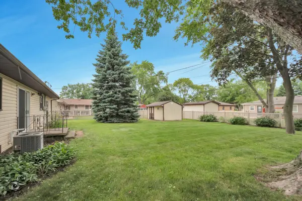 520 Evergreen LN, Bradley, IL 60915