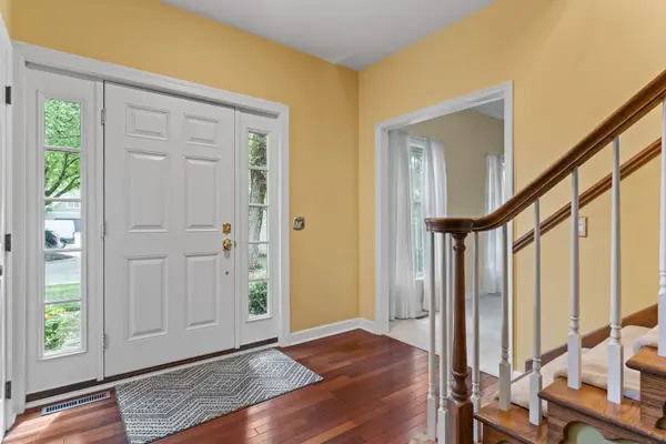 1926 Ashford RD, Bettendorf, IA 52722