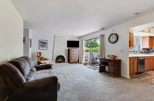 21 Wake Robin CT, Woodridge, IL 60517