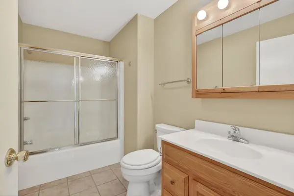 2021 Villa Pines CIR, Carbon Cliff, IL 61239