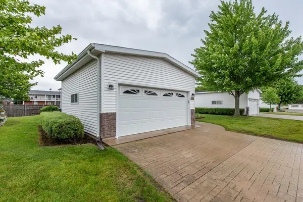 3320 Evergreen LN, Park City, IL 60085