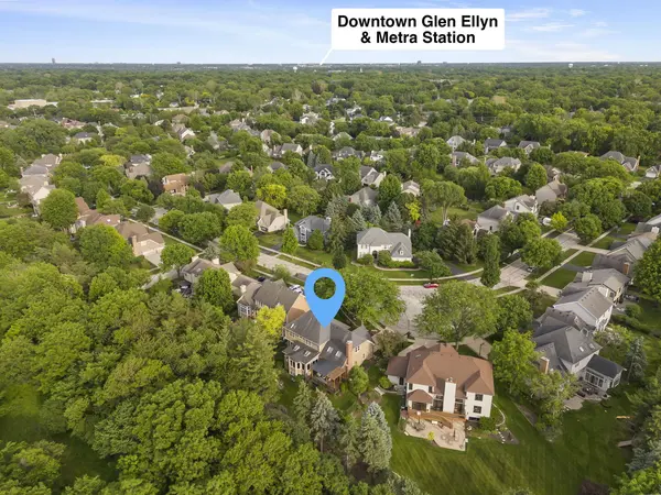 126 Stableford DR, Glen Ellyn, IL 60137