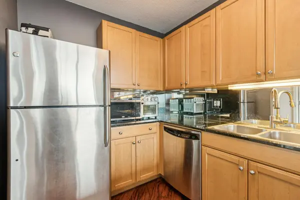 400 N La Salle DR #2208, Chicago, IL 60654