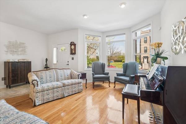 4538 S Saint Lawrence AVE, Chicago, IL 60653