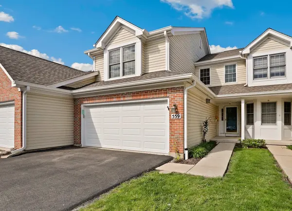 559 Bradbury LN, Geneva, IL 60134