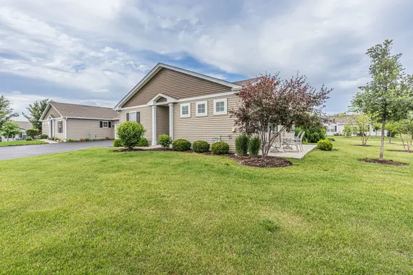 1116 Crestview LN, Pingree Grove, IL 60140