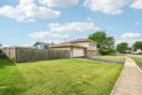 410 Flint TRL, Carol Stream, IL 60188