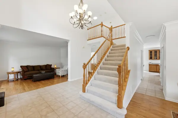 524 Camargo Club DR, Lake In The Hills, IL 60156