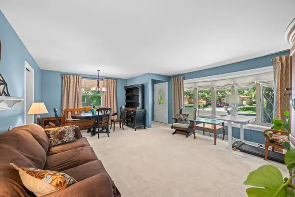 705 N DRURY LN, Arlington Heights, IL 60004