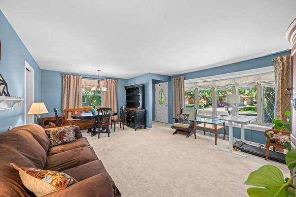 705 N DRURY LN, Arlington Heights, IL 60004