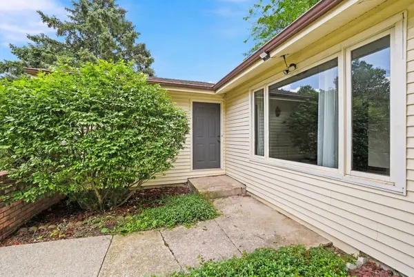 1621 Sleepy Hollow LN, Dekalb, IL 60115