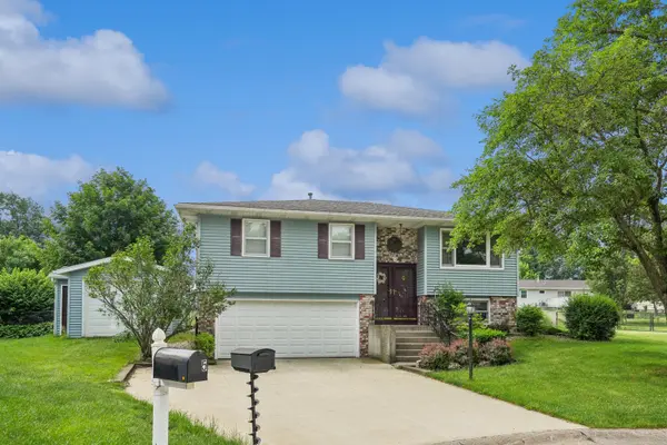 7 Hillcrest CT, Eldridge, IA 52748