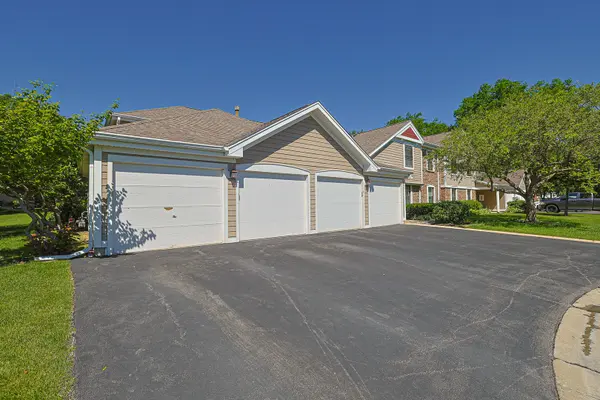 220 OAK KNOLL CT #B2, Schaumburg, IL 60193