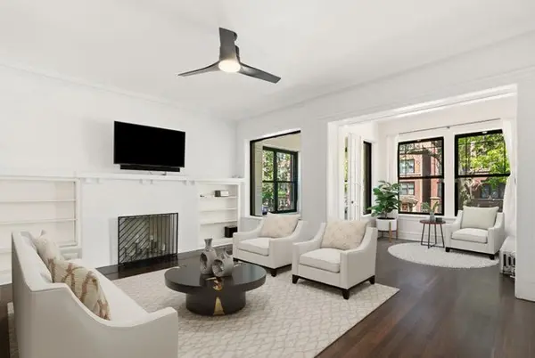 1221 E Hyde Park BLVD #1, Chicago, IL 60615