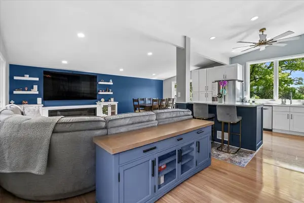 585 Killarney Pass CIR, Mundelein, IL 60060