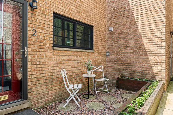 2735 N Mildred AVE #2, Chicago, IL 60614