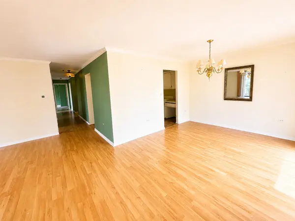 125 Acacia CIR #404, Indian Head Park, IL 60525