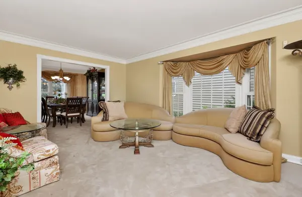 26W248 Tuckaway CT, Winfield, IL 60190