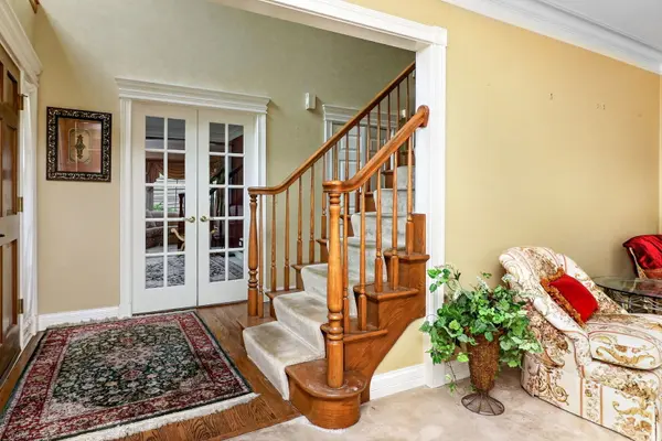 26W248 Tuckaway CT, Winfield, IL 60190