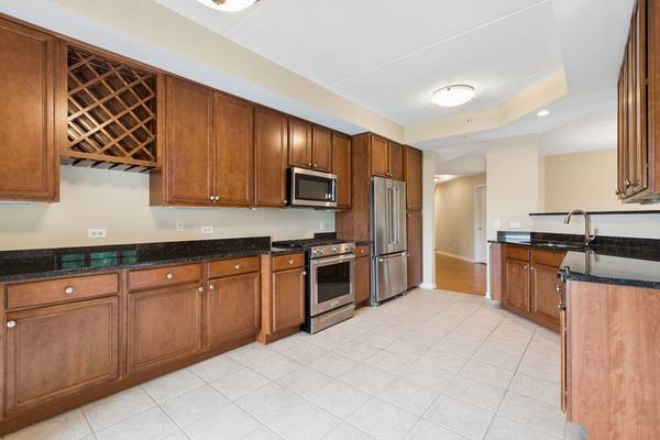 405 Village Green CT #304, Lincolnshire, IL 60069