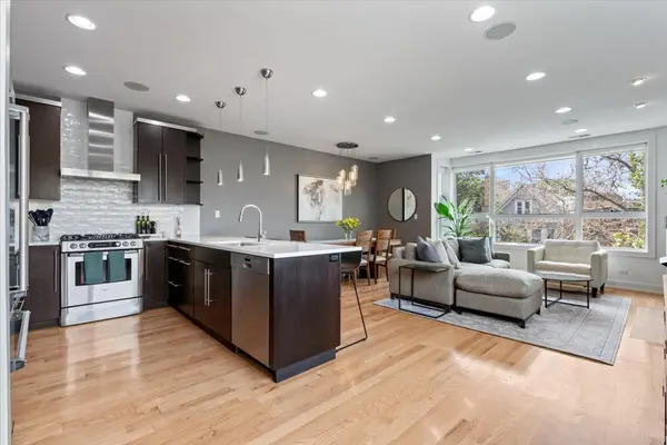 821 W Roscoe ST #3, Chicago, IL 60657