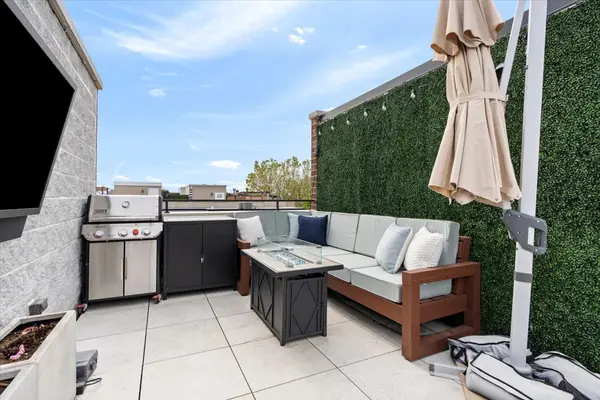 821 W Roscoe ST #3, Chicago, IL 60657
