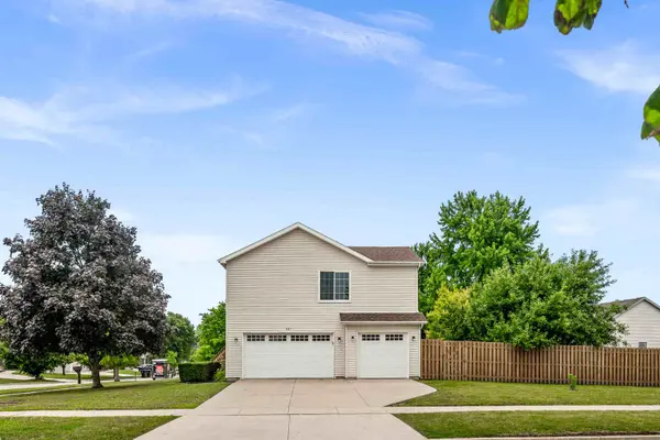 301 Waterford Estates DR, Bloomington, IL 61704