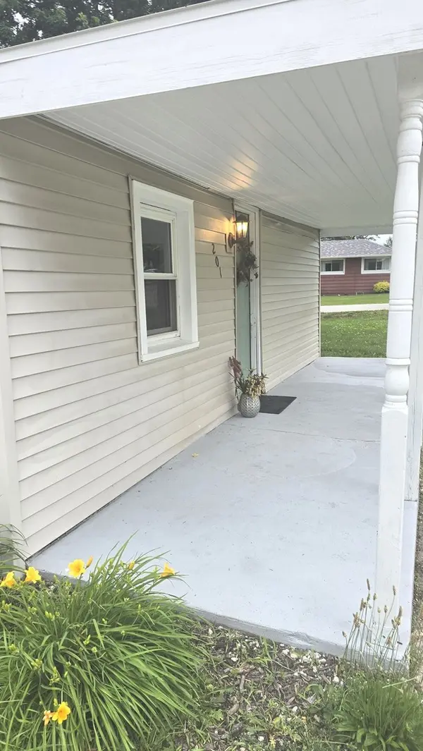 201 4th ST, Colona, IL 61241