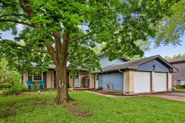 778 Darlington LN, Crystal Lake, IL 60014