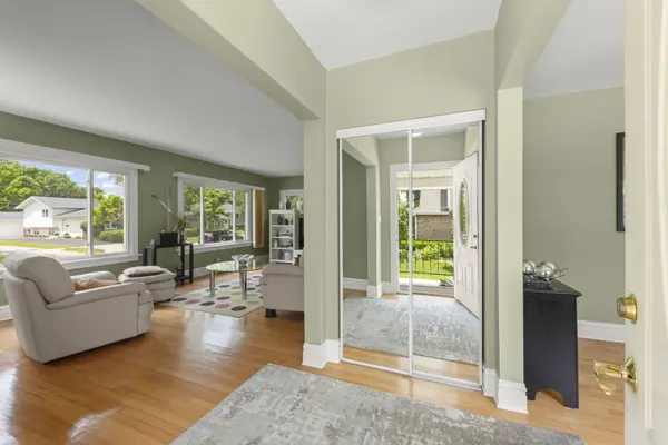 19 N Hudson ST, Westmont, IL 60559
