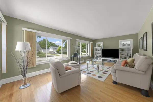 19 N Hudson ST, Westmont, IL 60559