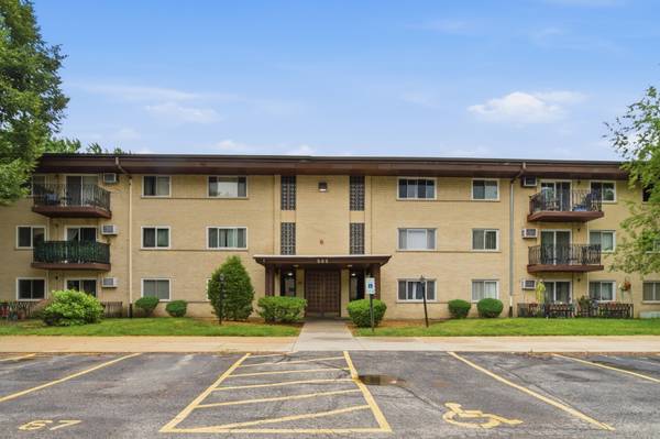 505 CLEVELAND AVE #106, Arlington Heights, IL 60005