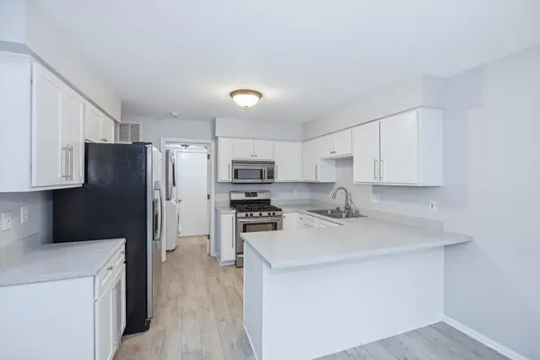 1673 Waterford RD, North Aurora, IL 60542