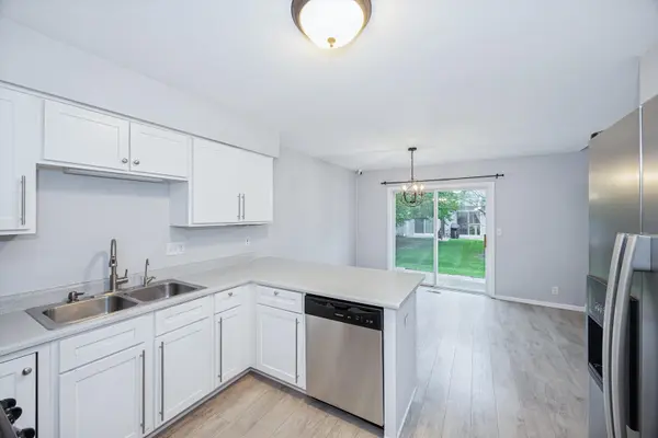 1673 Waterford RD, North Aurora, IL 60542