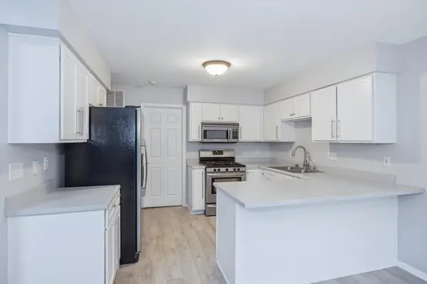 1673 Waterford RD, North Aurora, IL 60542