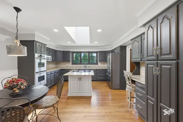 2051 N Ridge AVE, Arlington Heights, IL 60004