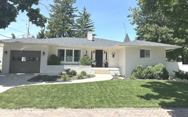 215 Lincoln ST, Chenoa, IL 61726