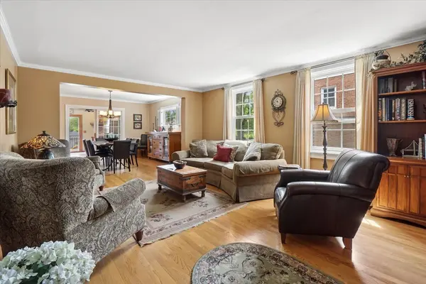 407 N PROSPECT MANOR AVE, Mount Prospect, IL 60056