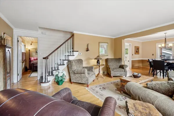 407 N PROSPECT MANOR AVE, Mount Prospect, IL 60056