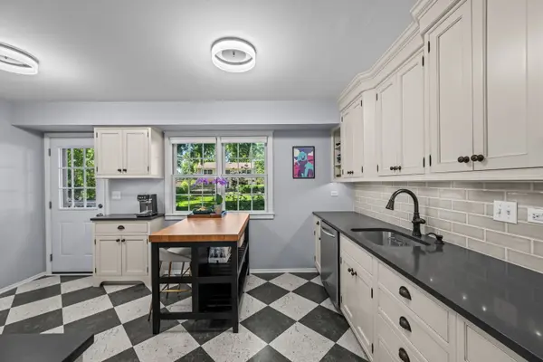 707 W Noyes ST, Arlington Heights, IL 60005