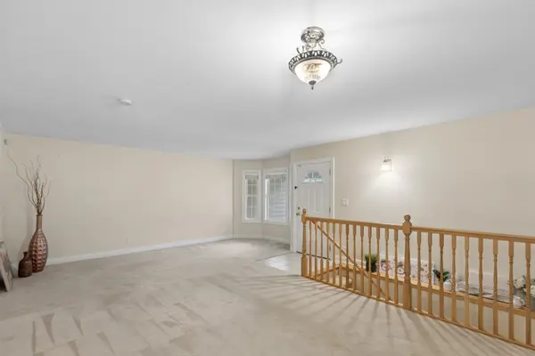 1520 QUEEN ANN LN, Gurnee, IL 60031