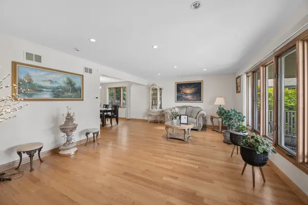 8007 Alexandria DR, Tinley Park, IL 60477