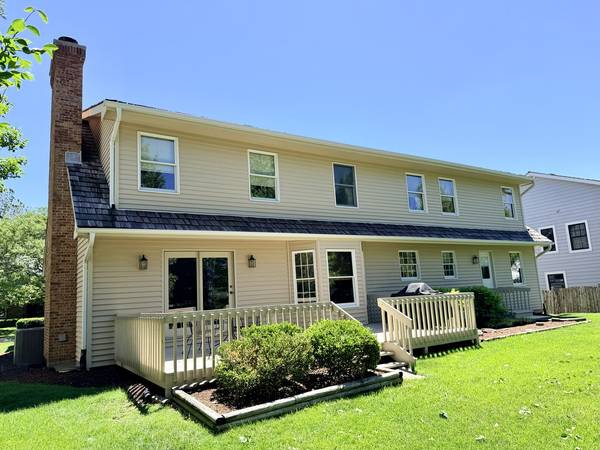 1137 LOYOLA DR, Libertyville, IL 60048