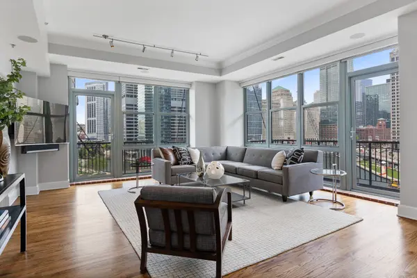 165 N CANAL ST #712, Chicago, IL 60606